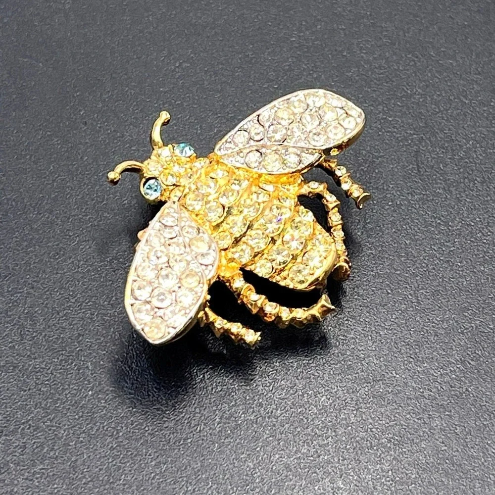 Kenneth Jay Lane KJL Signed Gold Tone Rhinestone Queen‎ Bee Blue Eyes Brooch Pin